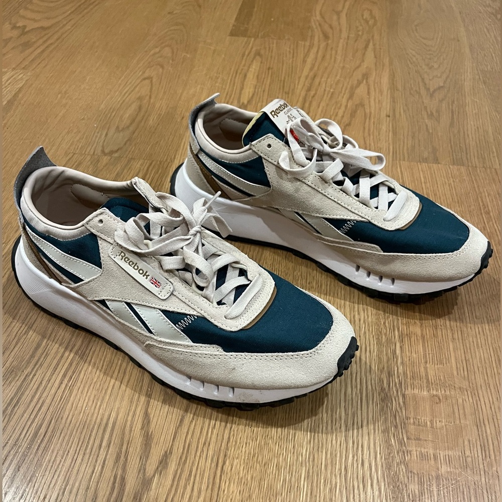 Reebok classic men’s sneaker - gently worn, good condition